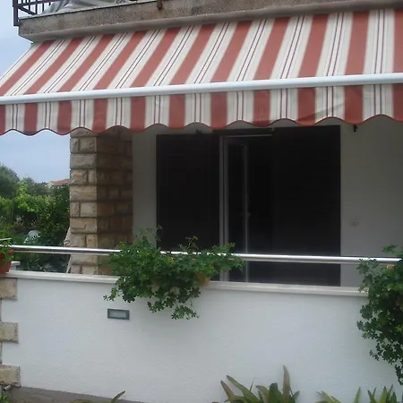 Dalmacija 아파트 로고즈니차