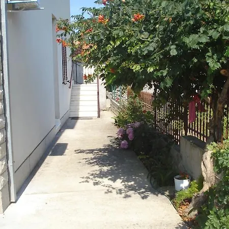 Dalmacija 로고즈니차